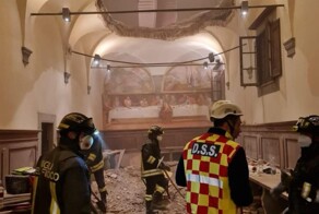 В Италии чердак старинного монастыря не выдержал накала свадьбы