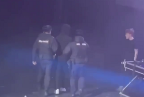 В Питере полицейские задержали рэперов прямо на сцене во время концерта