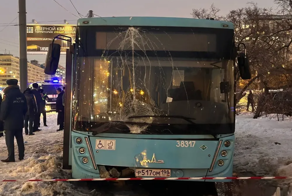 В Петербурге автобус выехал на тротуар и сбил людей
