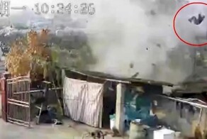 Взрывная волна подбросила в воздух китайца