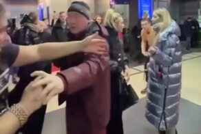 «Я тебя на улице пристрелю»: в Приморье пара устроила драку в кинотеатре