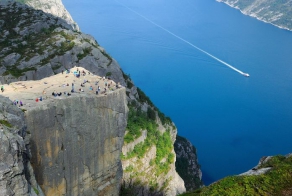 Прекестулен - на краю бездны (22 фото)