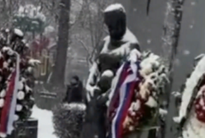 "А есть ли у вас доказательства?": житель Еревана осквернил мемориал жертвам блокады Ленинграда