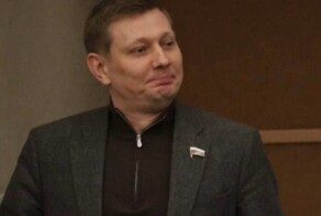 В Госдуме отчитали депутата, выступившего на трибуне в джинсах