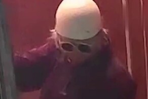 Пенсионерка закидывает соседей калом в разных нарядах