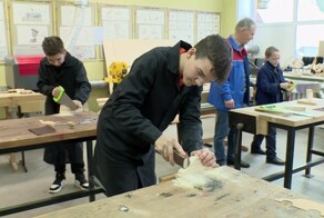 В Госдуме предложили в школах учить девочек ухаживать за младенцами, а мальчики готовить
