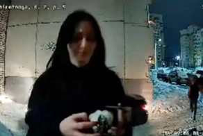 Камера домофона сняла похищение девушки прямо возле подъезда в Кирове