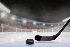 Американка поссорилась с мужем и совратила двух 15-летних хоккеистов