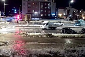 Сел за руль пьяным и разбил десяток автомобилей