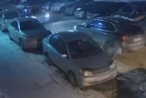 Пьяная женщина разбила 12 автомобилей на парковке