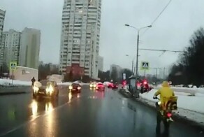 ДТП двух конкурирующих структур