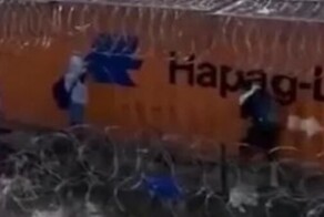 И хочется, и колется: мигранты пытаются найти брешь в границе США