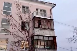 Пьяный мужчина выпрыгнул из окна третьего этажа
