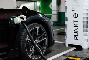 Резины на электрокарах хватает всего на 11-16 тысяч километров пробега