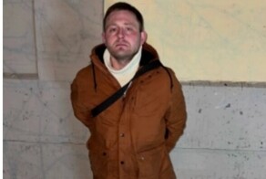 В Петербурге мужчина напал на пенсионерку, забрал у неё сумку и сбежал к алкашам