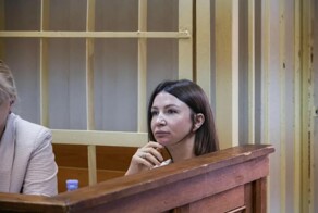 Телевизор, фрукты и салон красоты: Елена Блиновская сидит в вип-камере с доктором и кандидатом наук