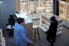 Во Владивостоке женщина украла кошелёк сотрудницы магазина и тут же попалась