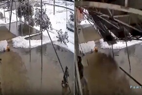 Мальчик выбил опору и обвалил навес