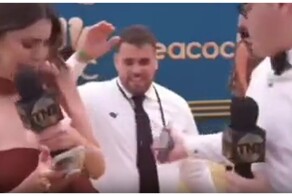 Жук залетел в декольте журналистки