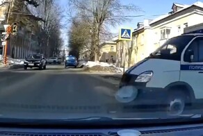 Зачем автозаку мигалки?