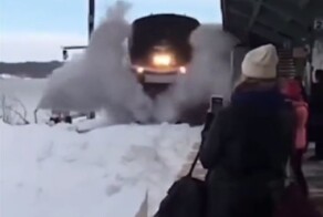 Не надо было стоять так близко у края платформы