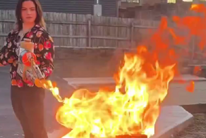 «Я сожгу все подобные книги»: в США кандидат на пост госсекретаря от республиканцев подпалила стопку ЛГБТ-литературы*