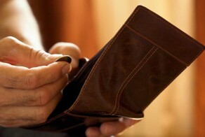 Иноагентам в России грозит лишение доходов