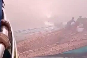 Баржа с кирпичами столкнулась с паромом и затонула у индийского побережья