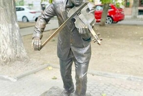 «Скрипач ростовский Моня, когда-то бог симфоний…»