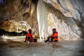 Подземная красота: большая покрытая льдами пещера "Стерегущее копьё"