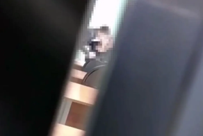 Нижегородского преподавателя застали за поцелуями со студентом на рабочем месте