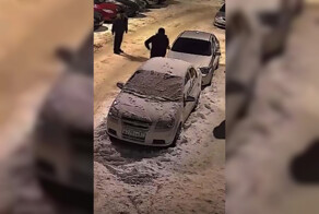 В Смоленске дворник с ножом кидался на прохожих