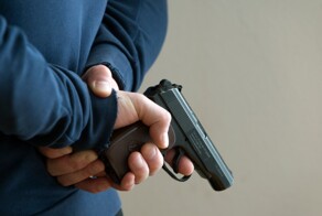 В центре Москвы после незначительного ДТП мужчины устроили перестрелку не на жизнь, а на смерть