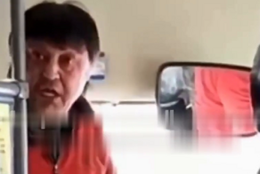«Тебе чё не нравится, эй?!»: в Самаре неадекватный водитель наорал на пенсионерку в автобусе