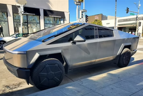 Нержавеющие Cybertruck начали ржаветь