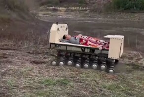 В Китае инженер смастерил кровать-вездеход для нехочухи