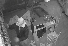 Британский Дикий Запад: грабители протаранили магазин на автомобиле