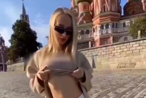 МВД объявило в розыск модель, показавшую обнажённую грудь на фоне храма