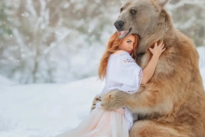МакSим и медведь. Певицу раскритиковали за фотосессию с медведем