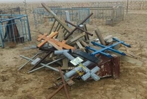 В Казахстане разгромили православное кладбище и украли церковную утварь