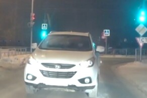 Хорошо, что в забор, а не в людей