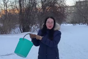 «Мы заполняем вёдра и идём к вам»: в Свердловской области пригрозили искупать чиновников в фекалиях