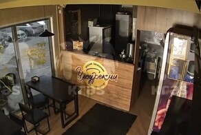 Двое мужчин ограбили вейп-шоп почти на 1 млн рублей в Красноярске