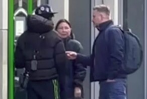 Прохожий вступился за женщину, которую обокрали у банкомата