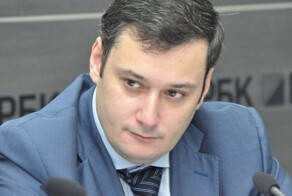 "Идёт в косметике, в раскраске...": депутат Хинштейн разъяснил, как определять пропаганду ЛГБТ*