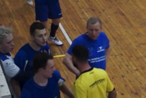 Судья ударил спортсмена по лицу во время матча по мини-футболу