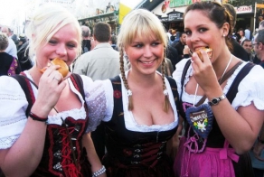 Девушки с Октоберфест 2012 (66 фото)