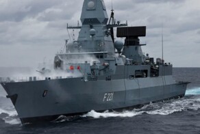 Немецкий фрегат по ошибке атаковал в Красном море американский беспилотник, но обе ракеты утонули, не долетев до цели