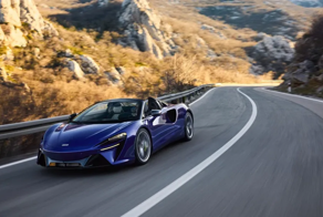 McLaren представила гибридный суперкар-спайдер Artura