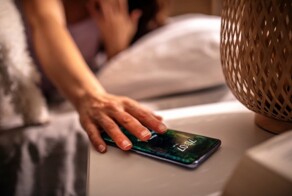 Почему нельзя нажимать на кнопку повтора будильника: научное обоснование